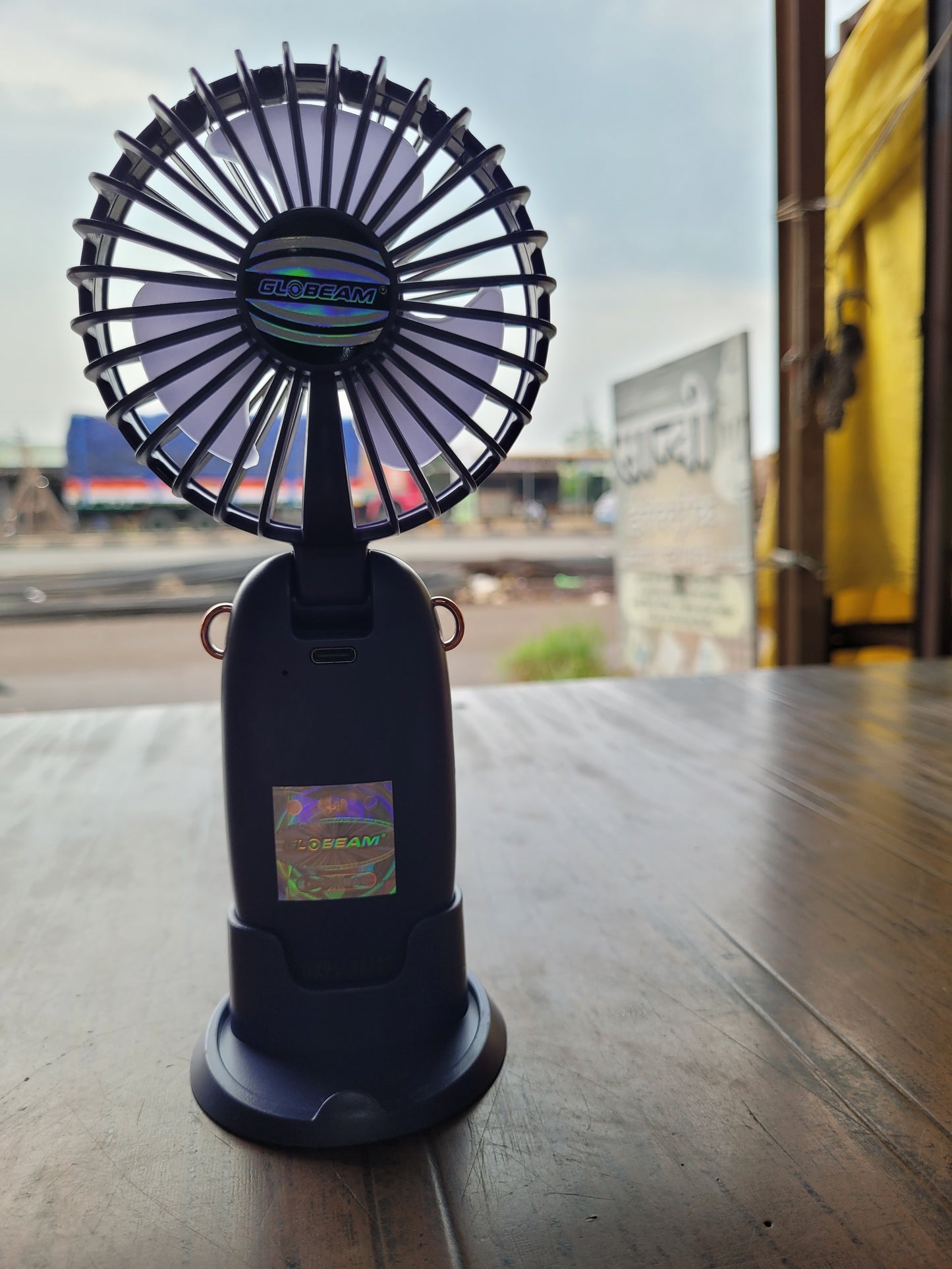 Globeam rechargable handy fan